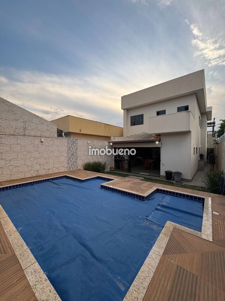 Foto 17 de Sobrado com 3 Suítes e 198m² no Bairro Formosinha