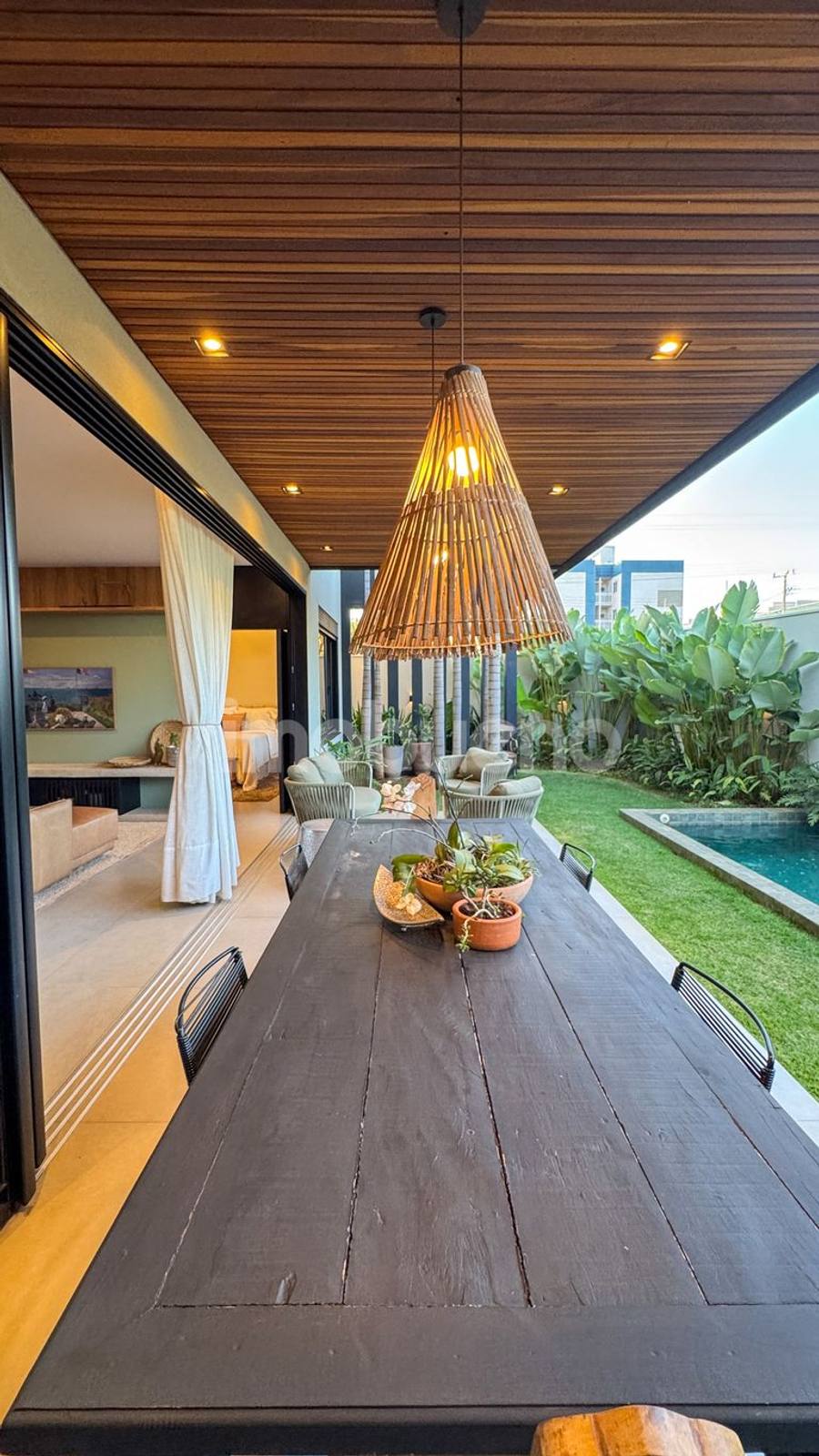 Foto 15 de Casa à Venda de alto padrão em condomínio, 3 quartos sendo 2 suítes. 193,65m².