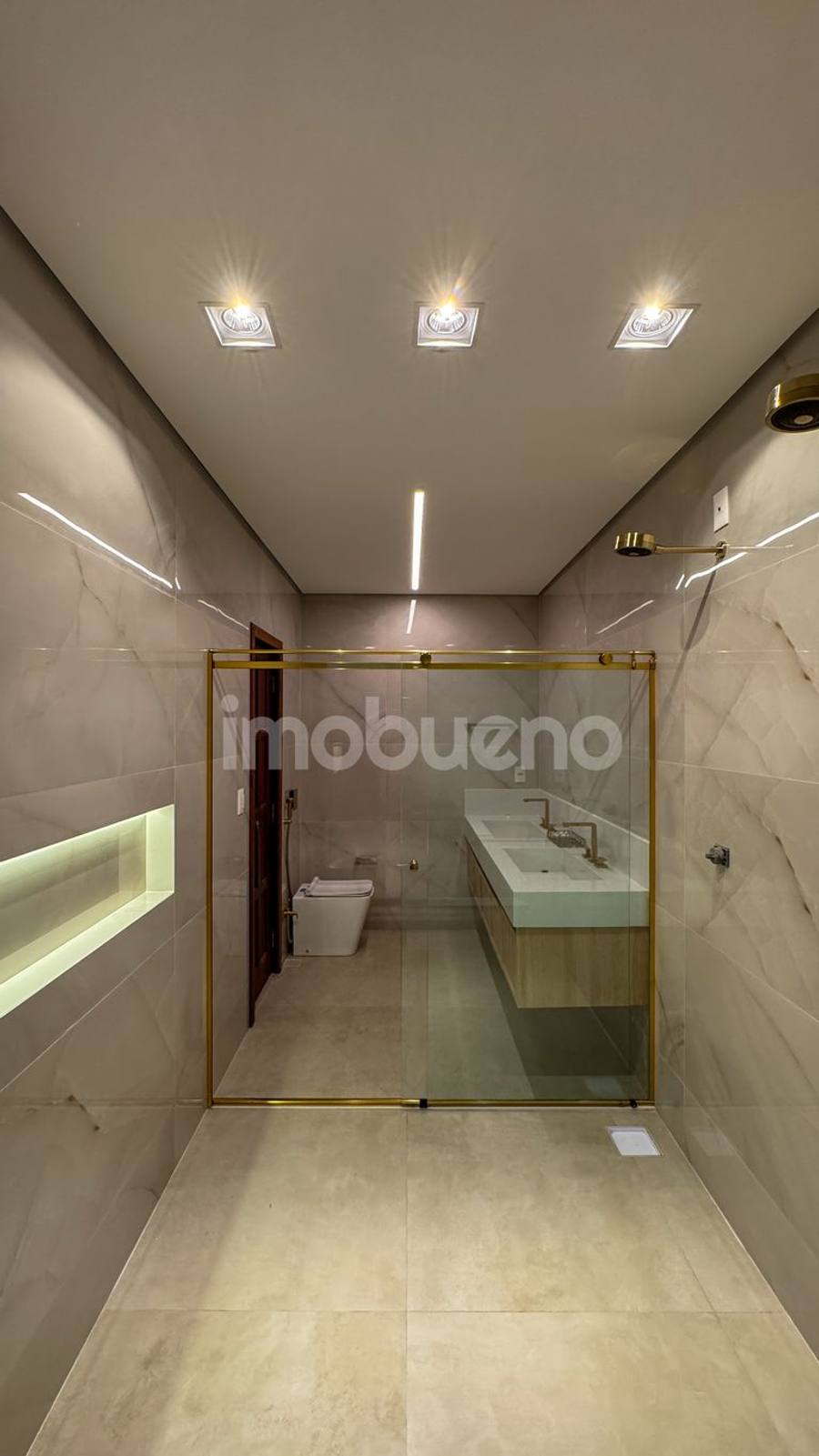 Foto 52 de Casa à Venda com piscina, 3 quartos sendo 3 suítes no Centro.