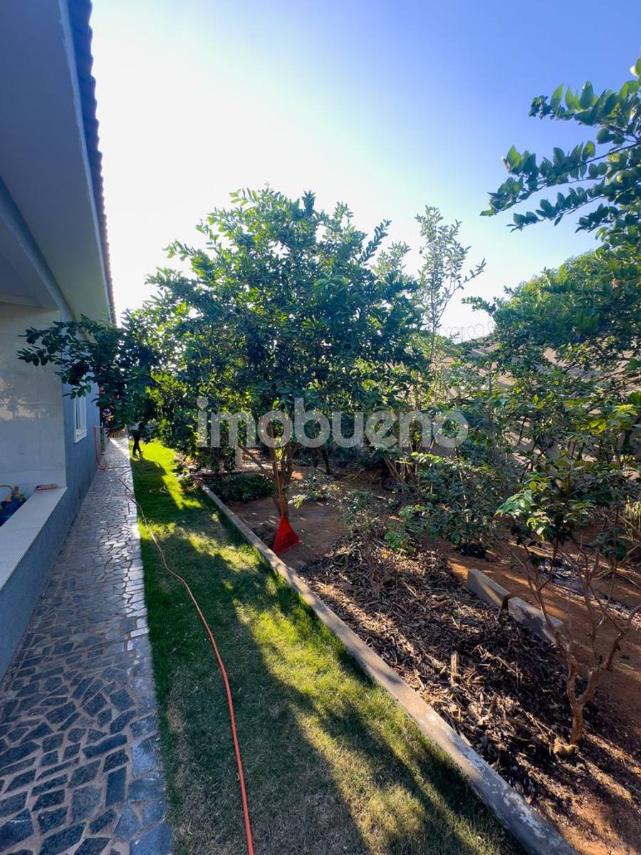 Foto 10 de Casa à Venda com 3 quartos sendo 1 suíte com closet. 226m².