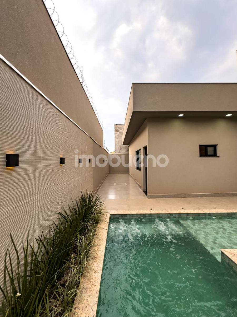 Foto 25 de Casa à venda com 3 quartos sendo 2 suítes no Jardim Triângulo. 251m².