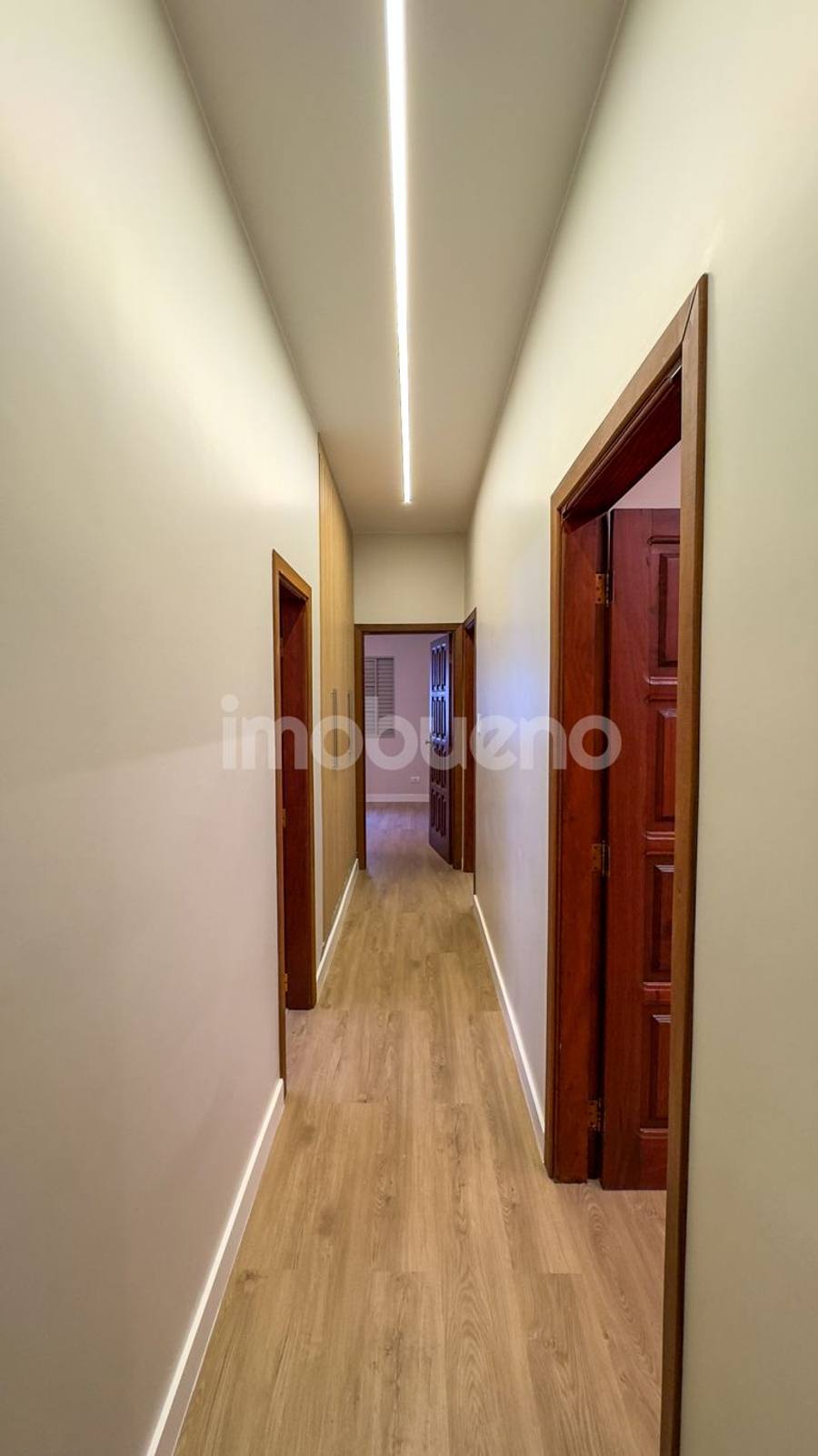 Foto 45 de Casa à Venda com piscina, 3 quartos sendo 3 suítes no Centro.