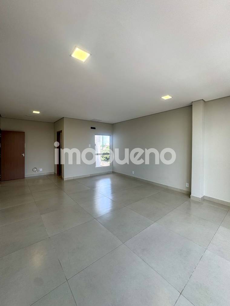 Sala comercial no centro da cidade, 34m², elevador e portaria em Centro