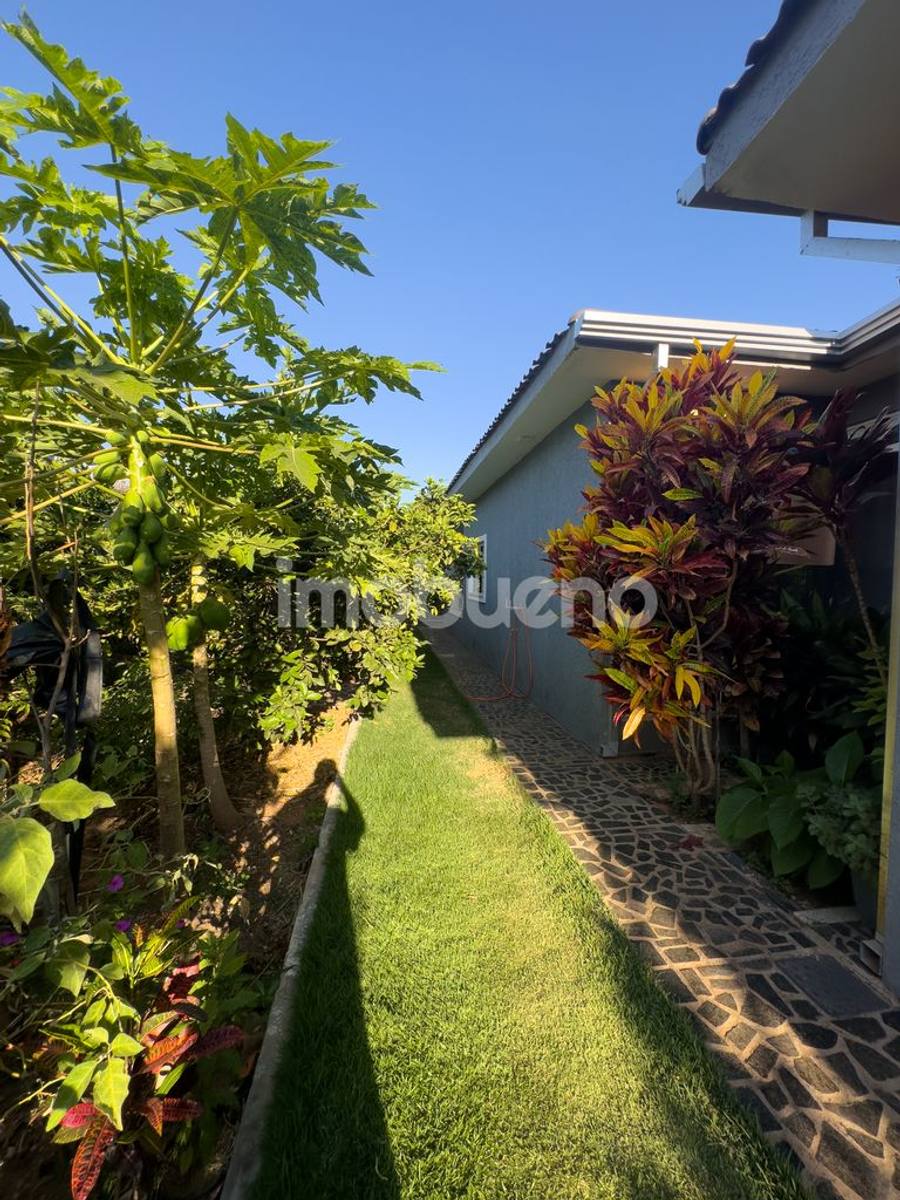 Foto 8 de Casa à Venda com 3 quartos sendo 1 suíte com closet. 226m².