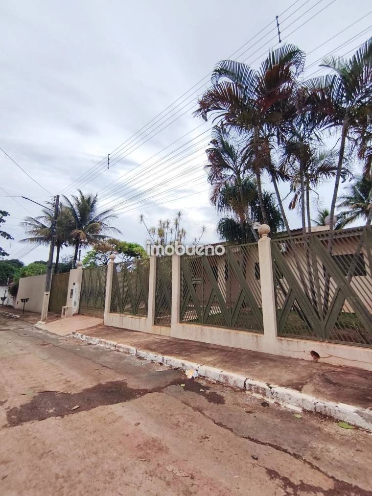 Casa com 3 Quartos, Piscina e Sauna no Bairro Village em Formosa/GO em Village