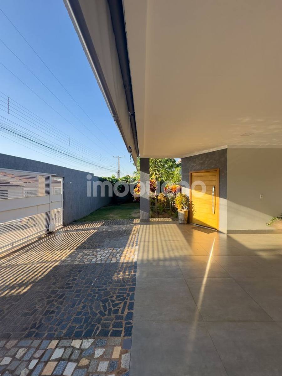 Foto 7 de Casa à Venda com 3 quartos sendo 1 suíte com closet. 226m².