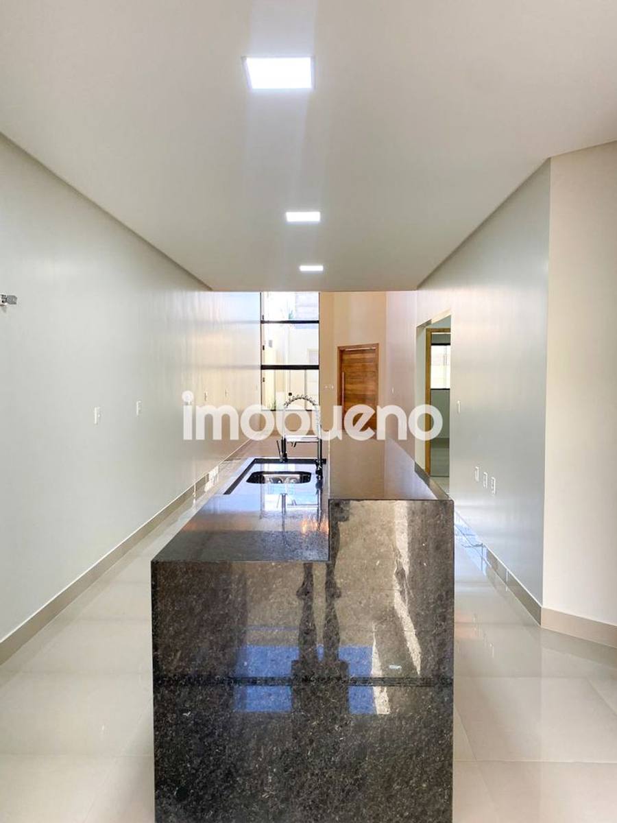 Foto 10 de Casa a venda na Formosinha com 3 quartos sendo 1, 210m²