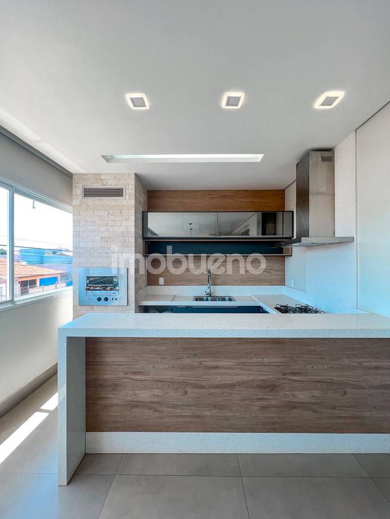 Apartamento semimobiliado de 3 quartos com 2 suítes na Formosinha em Formosinha