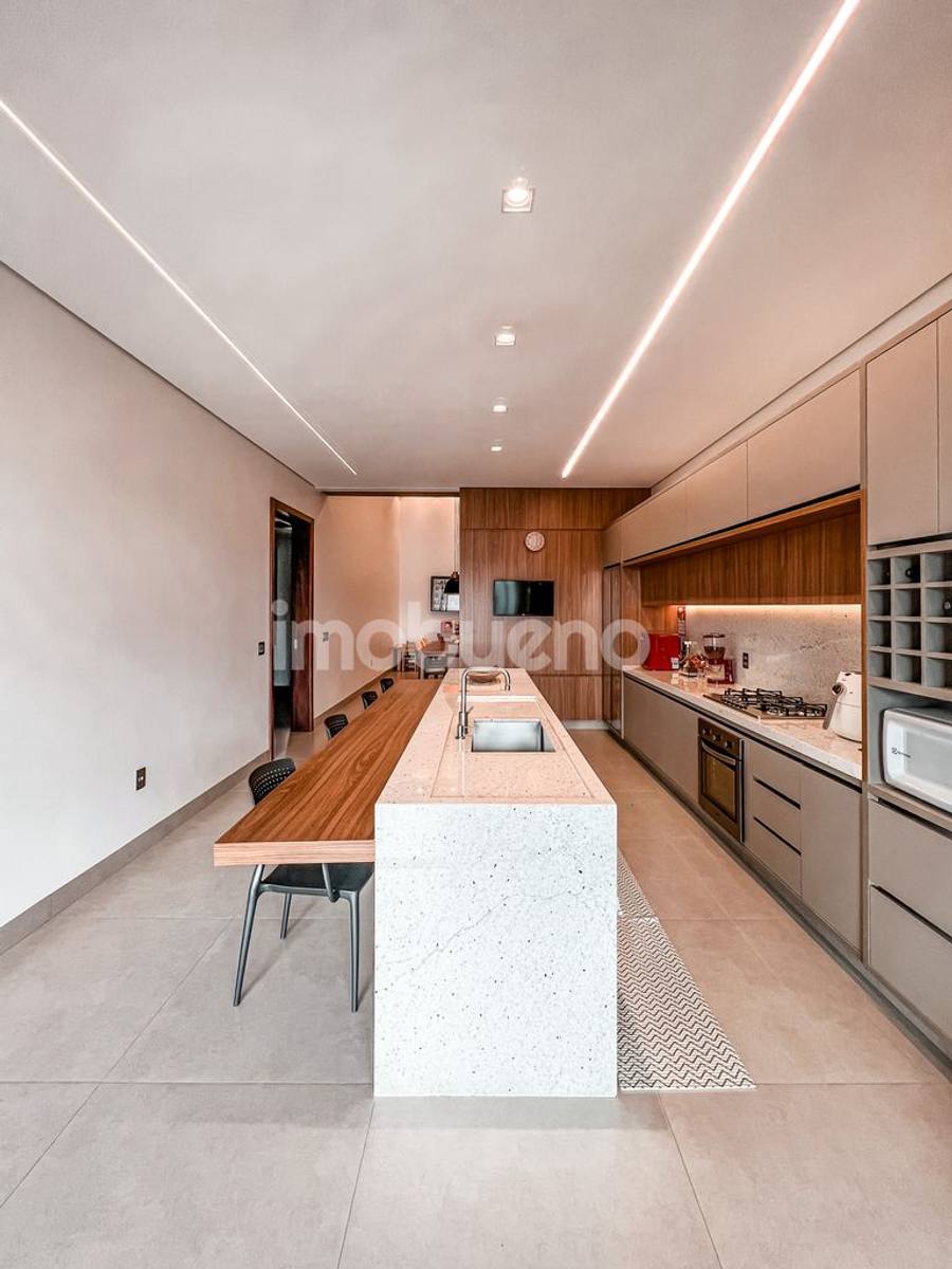 Foto 8 de Casa com área de lazer completa, 3 suítes, no Setor Sul. R$2.550.000,00