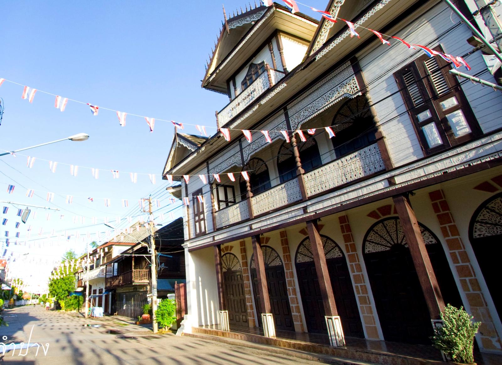 Historic architecture at Kad Kong Ta in Lampang