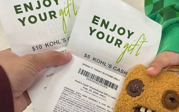 Kohls cash held in hand