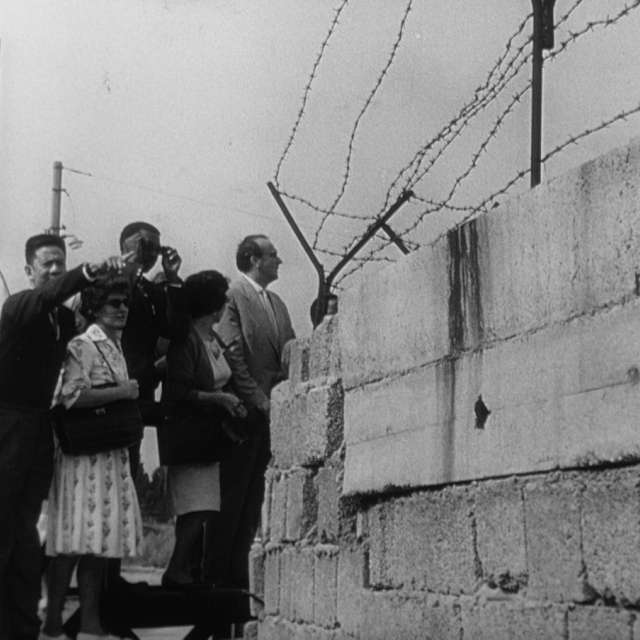 Building the Berlin Wall / Mauerbau - Blick in die Welt 1962/33 (BIDW20460) Building the Berlin Wall / Mauerbau - Blick in die Welt 1962/33 (BIDW20460)