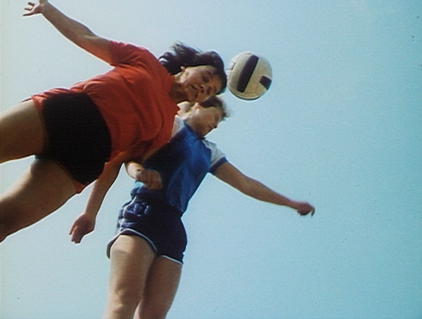 Women | Equal rights / Frauen | Gleichberechtigung - Frauen am Ball (DEFA08056)