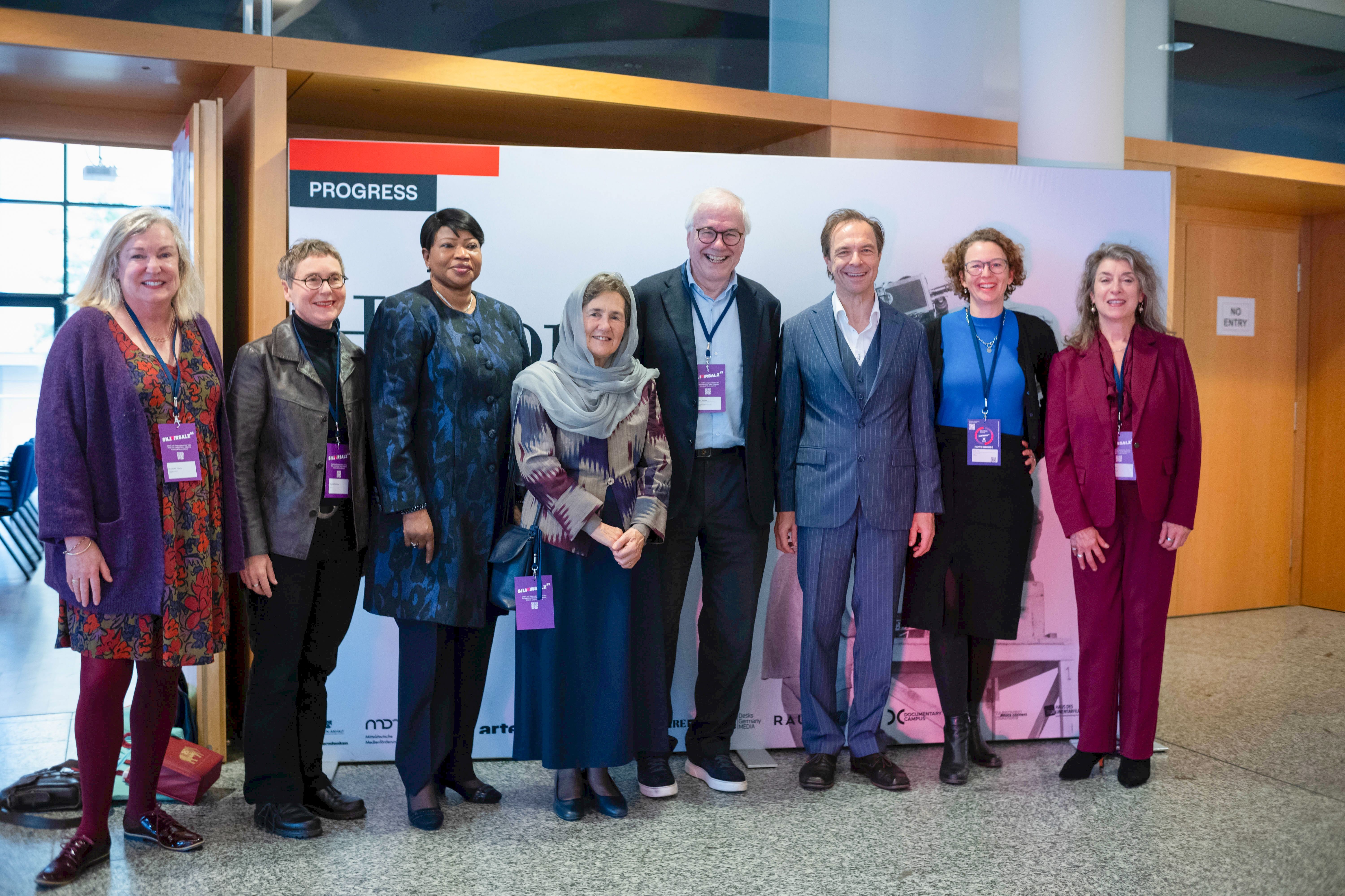 History Summit: Elizabeth Klinck, Angela Steidele, HE Dr. Fatou Bensouda, Former First Lady of Afghanistan Rula Ghani, Erik van de Loo, PROGRESS CEO Gunnar Dedio, Anaïs Roth MDR, Louise Rosen (PROGRESS Program Director)