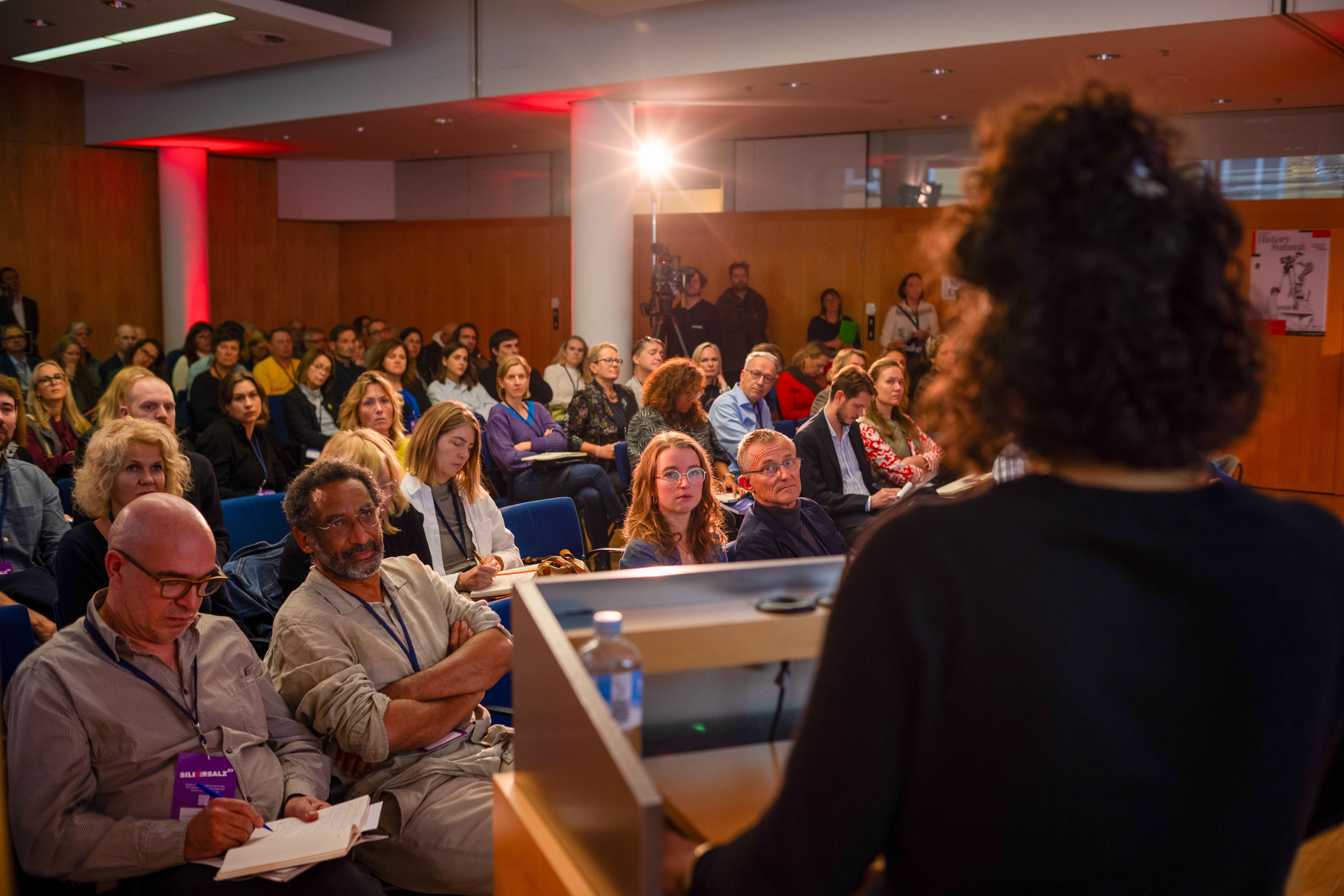 The Great Pitch Session: "Our Sister Angela – Black Power in the GDR" with Katharina Warda (rear view)