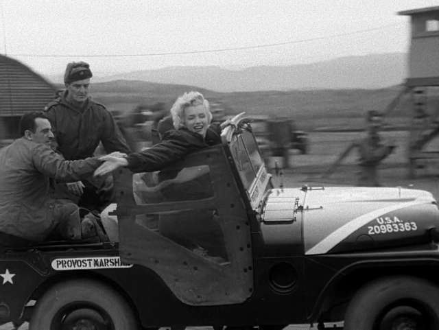 Marilyn Monroe Shows in Korea (H00037)