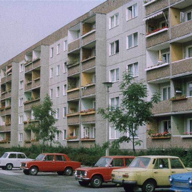 Daily life in the GDR / Alltag in der DDR - Eine Berliner Arbeiterfamilie (DEFA07435) Daily life in the GDR / Alltag in der DDR - Eine Berliner Arbeiterfamilie (DEFA07435)