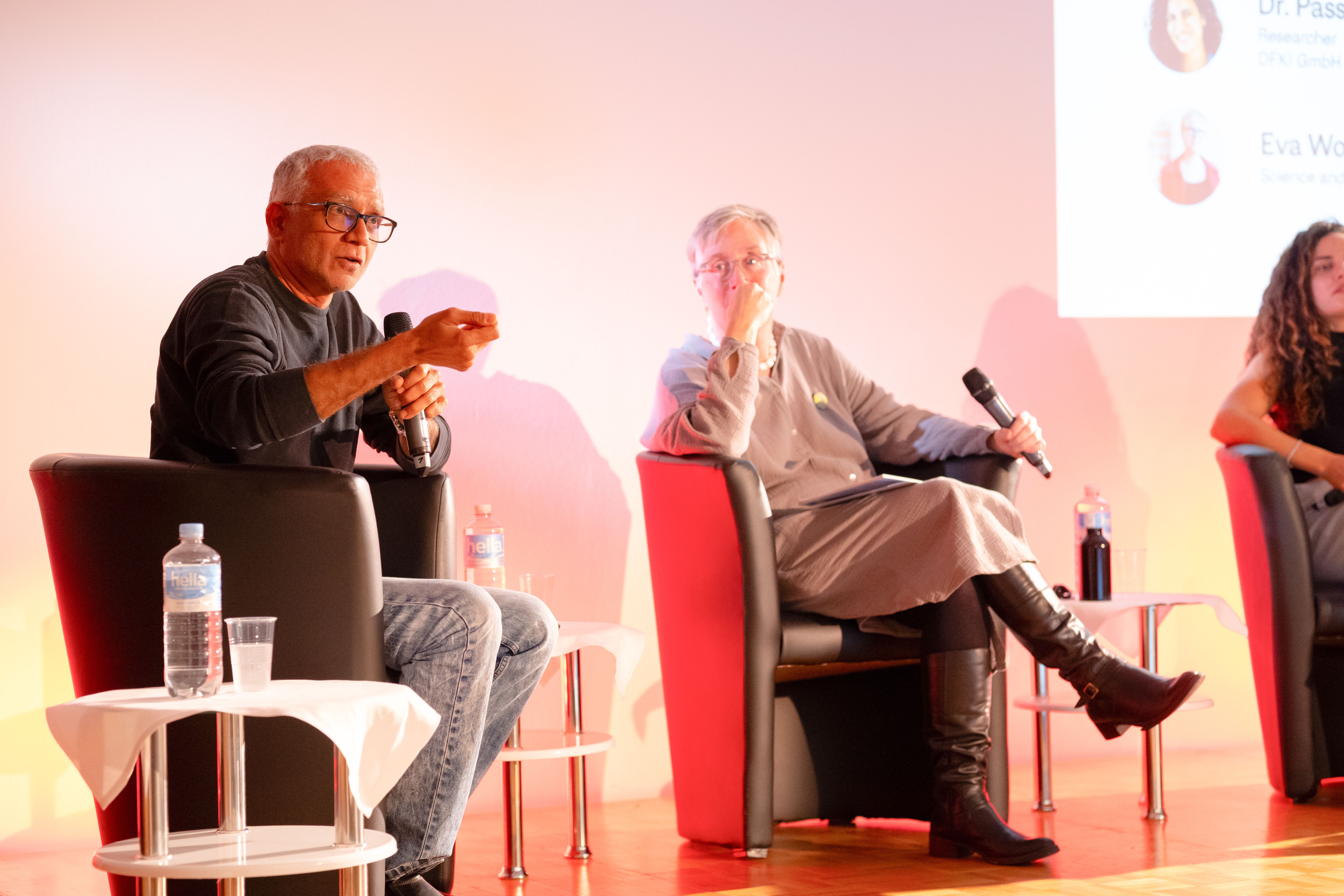 Panel "Threat or Benefit? AI, the unconscious, and the reshaping of history" with Anil Ananthaswamy, Joanna J. Bryson