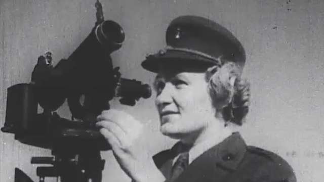 America's Newsreel Album 1910-1930 (H00558) America's Newsreel Album 1910-1930 (H00558)