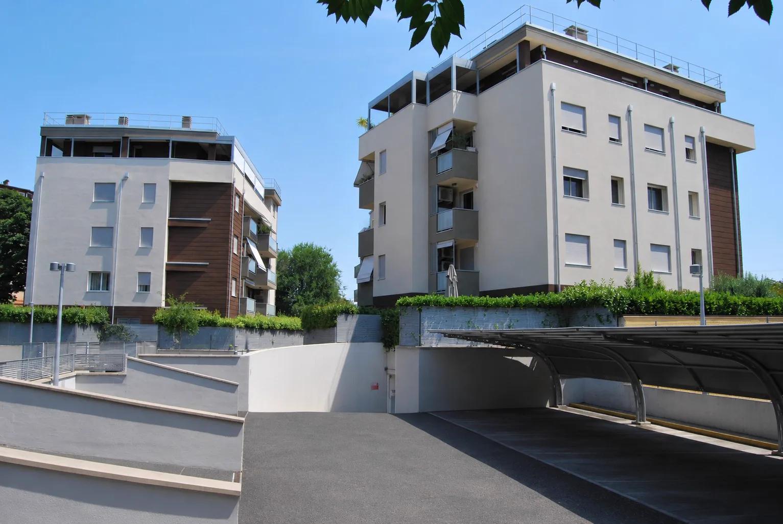 Le palazzine e l'accesso ai garage