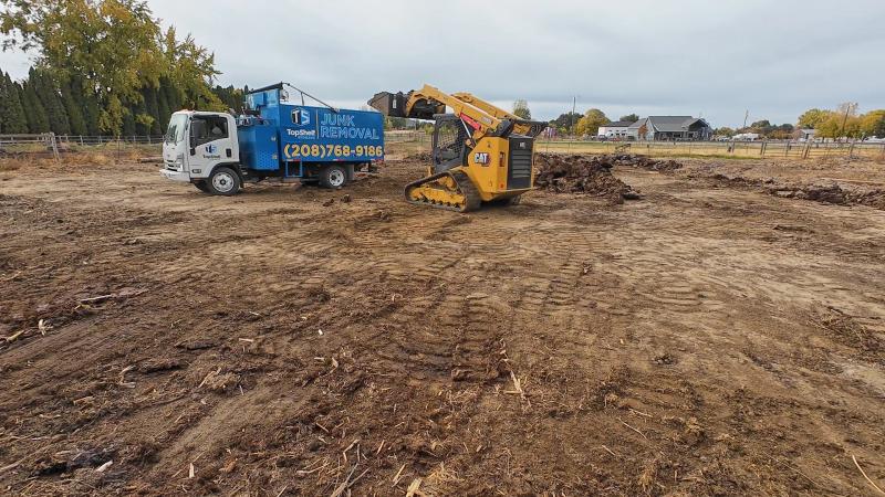 Skid steer loading manure into the Top Shelf truck in Star Idaho