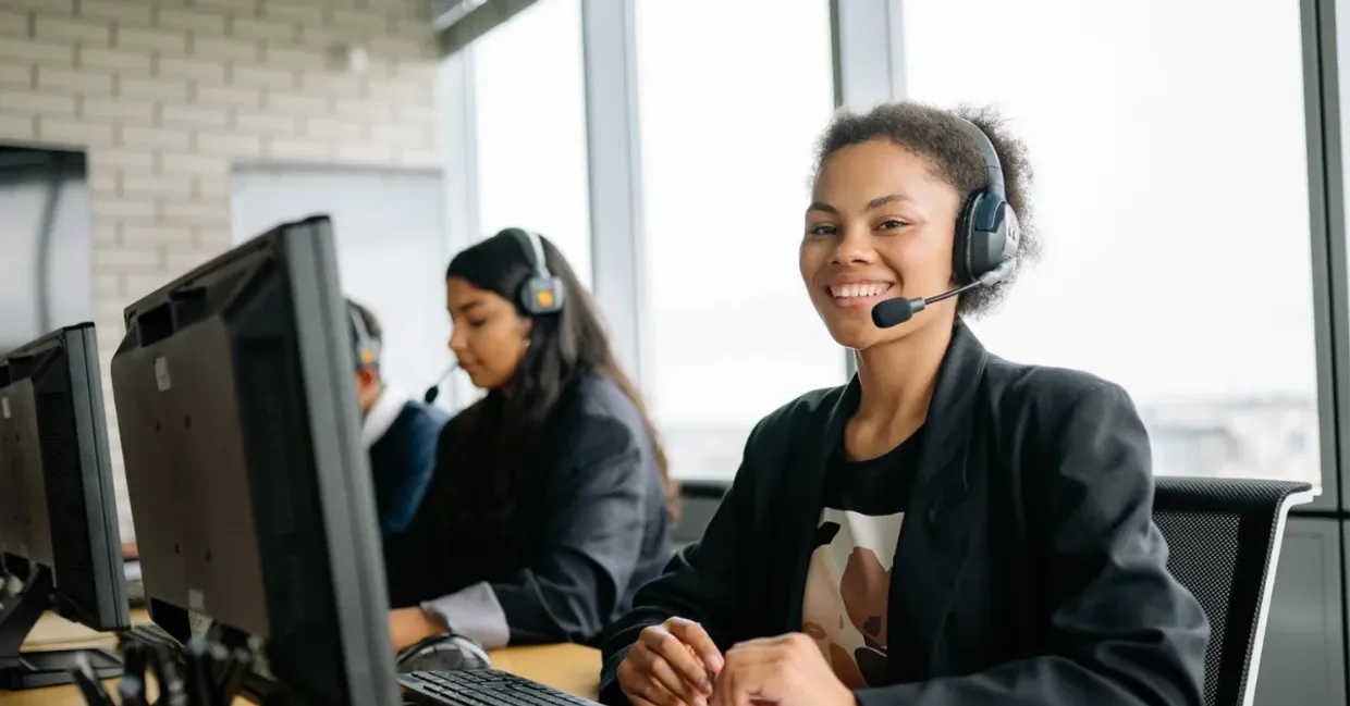Customer service professionals: key roles in 2024