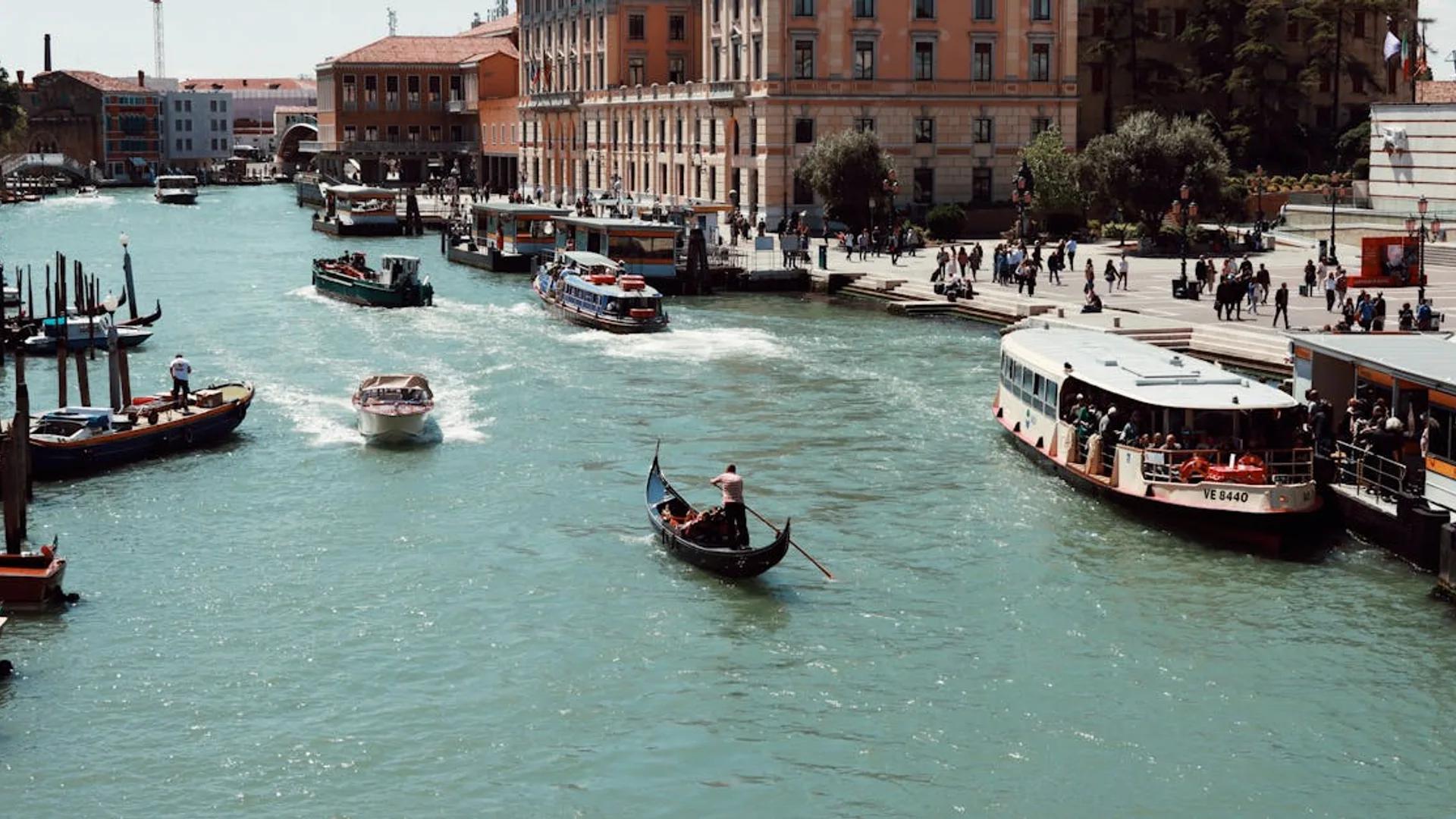 A quiet Venetian canal away from the main routes