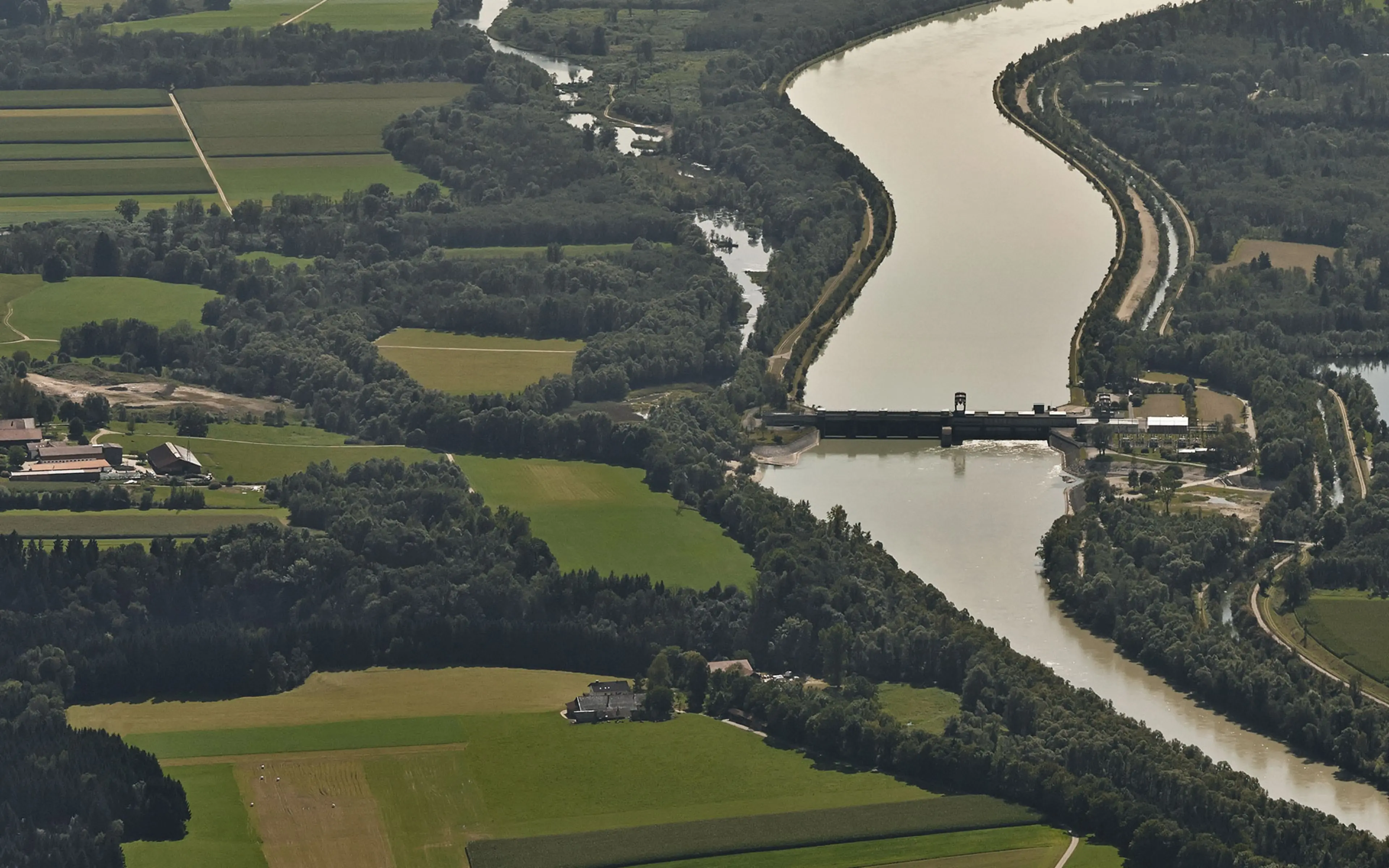 Wasserkraftwerk Feldkirchen und Umgebung von oben