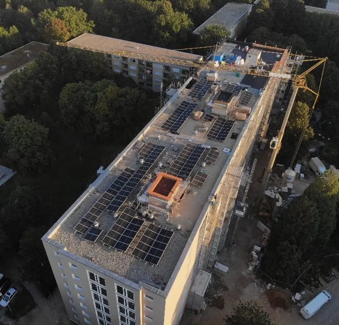 Gründach mit PV-Anlage