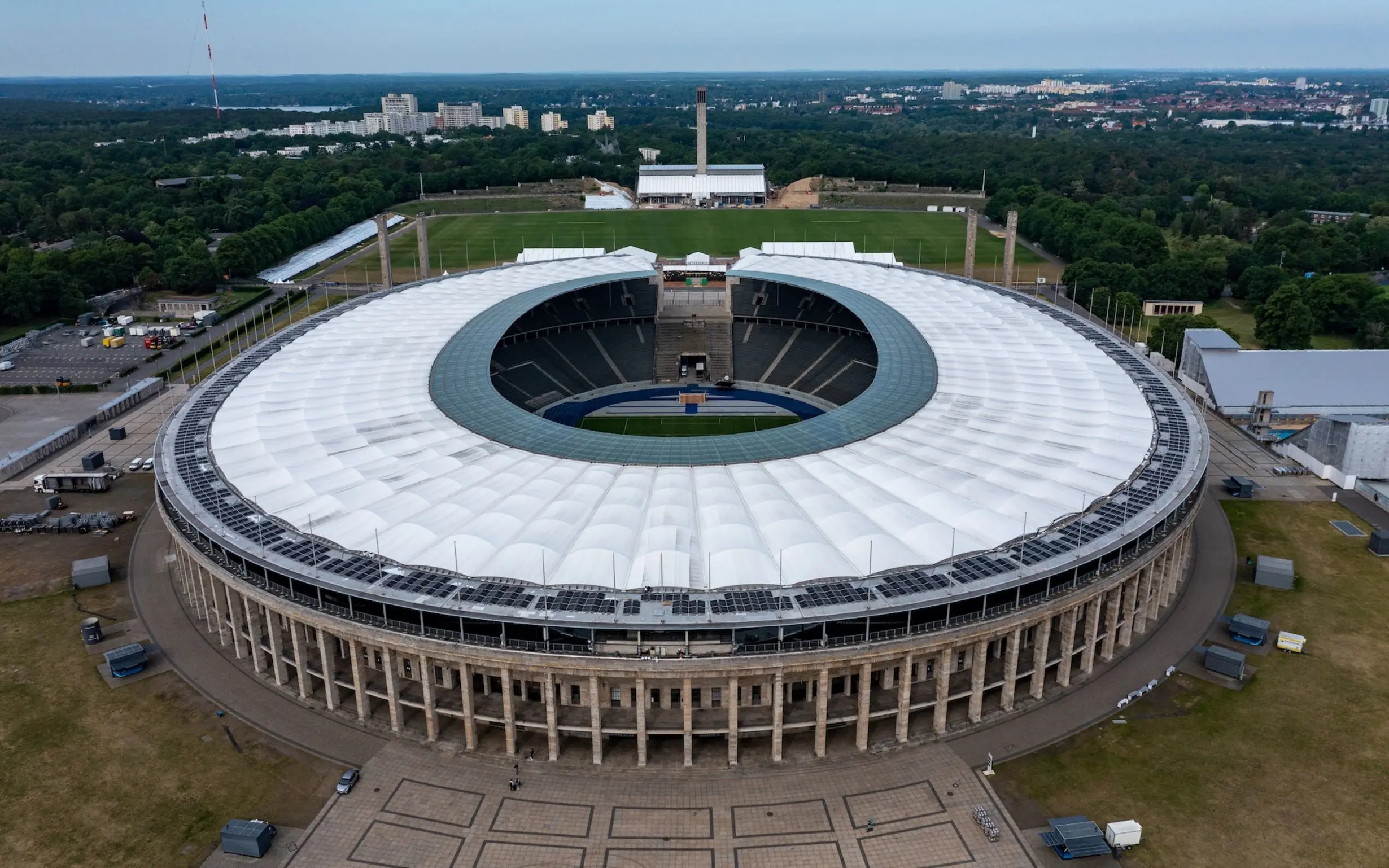 PV-Anlage auf dem Dach des Olympiastadion Berlin
