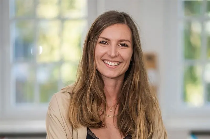 Celine, Key Account Managerin im Vertrieb.