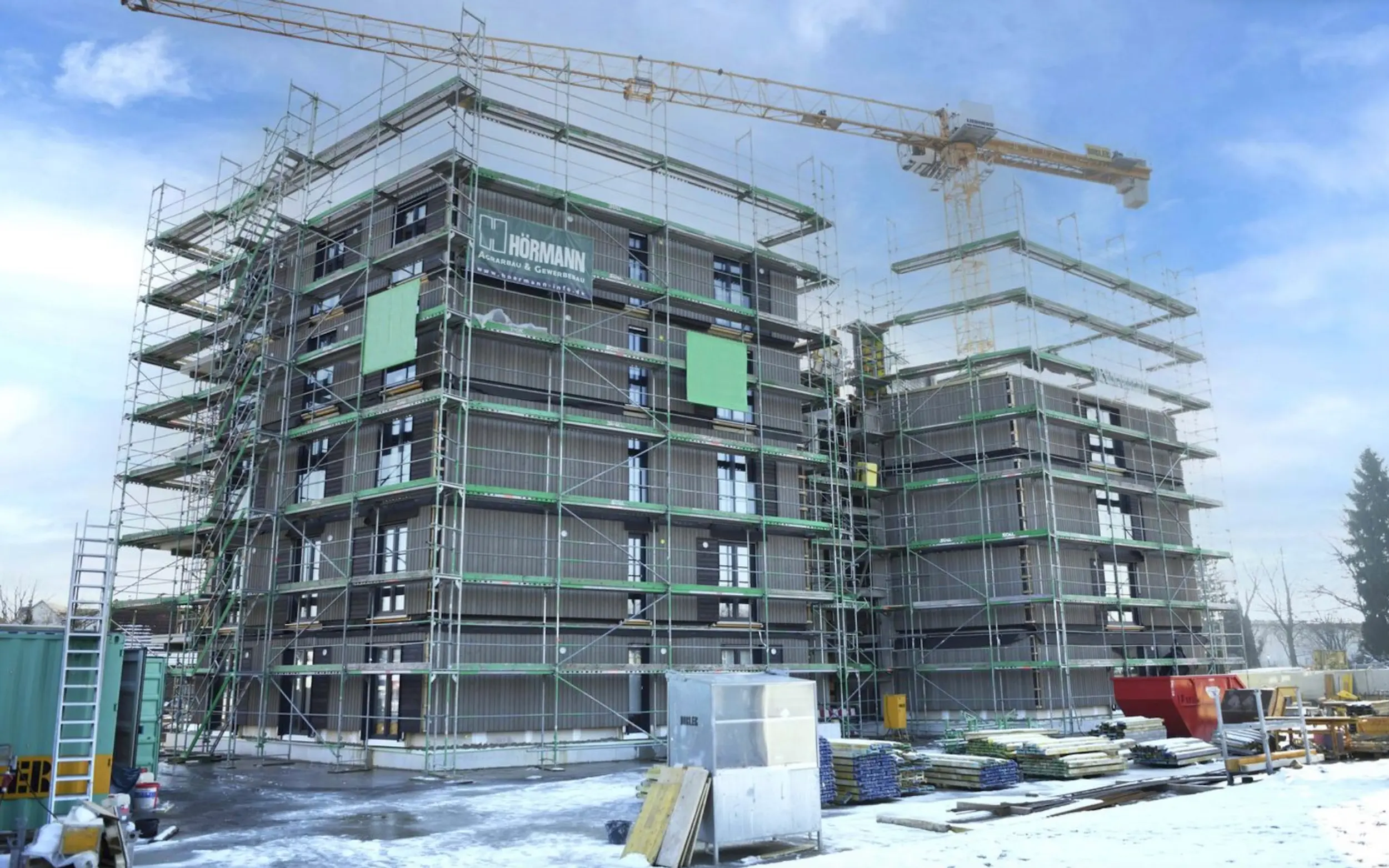 Baustelle mit Gerüst