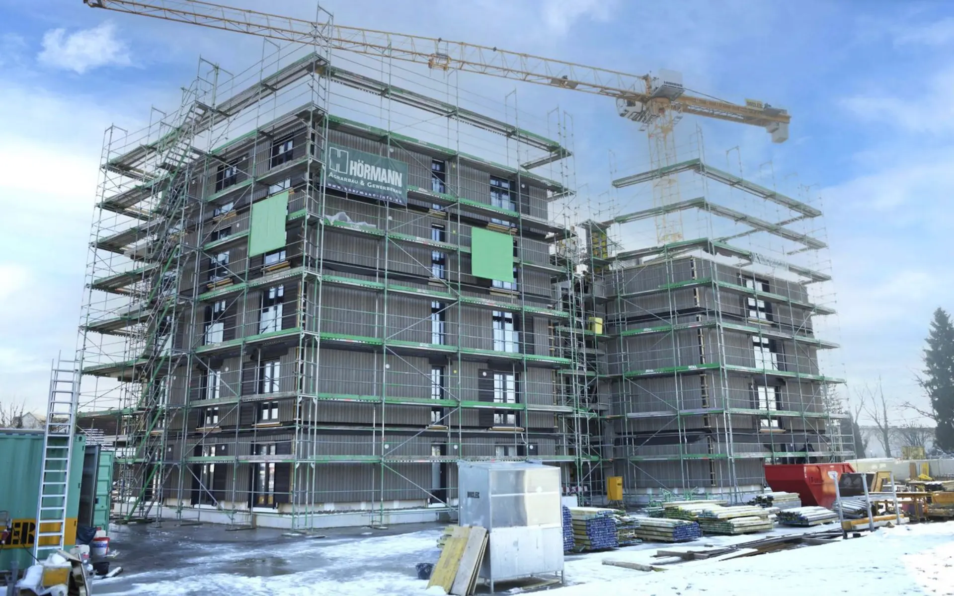 Baustelle mit Gerüst