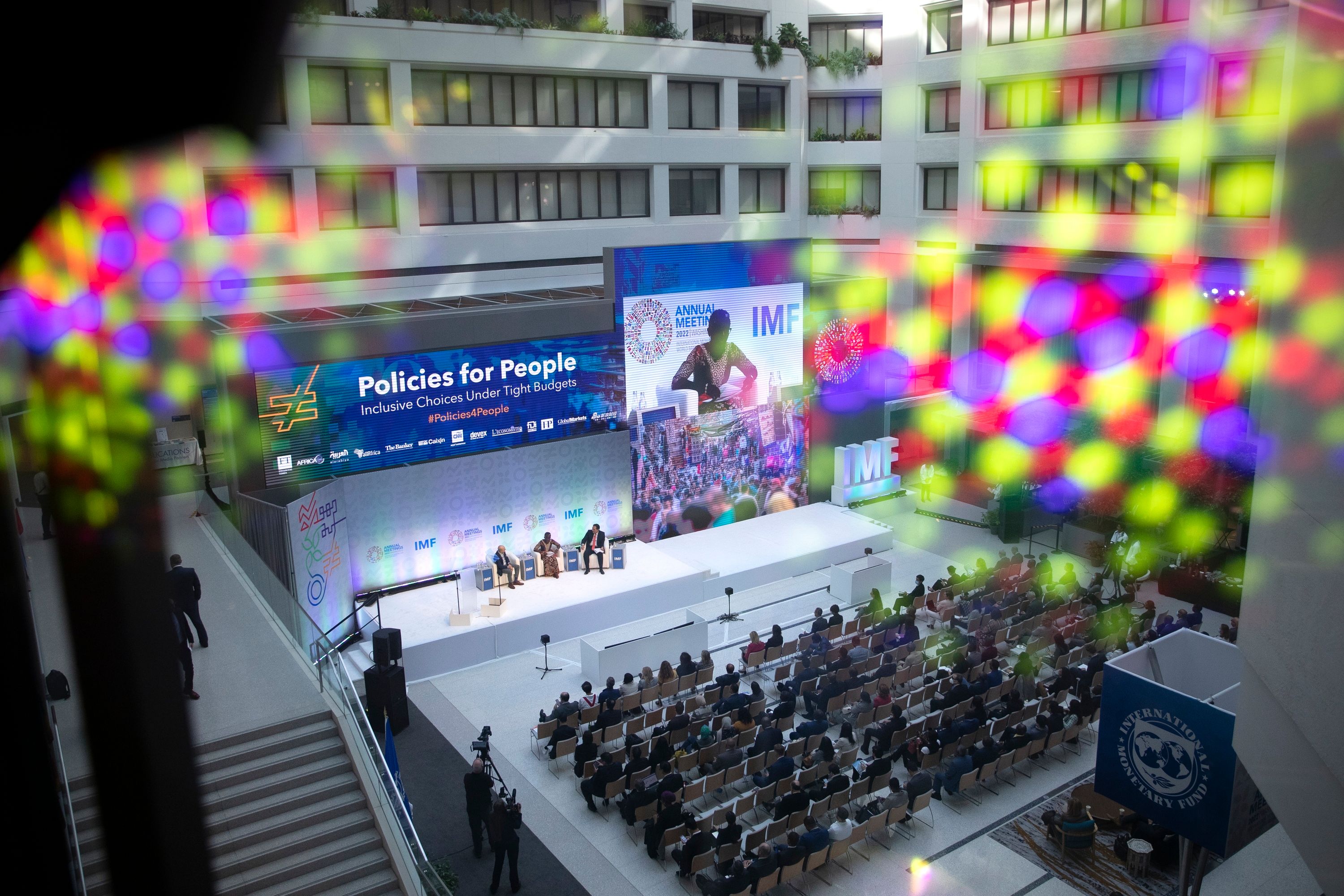 Aerial photo of people gathered for the 2022 Annual Meetings at the International Monetary Fund.