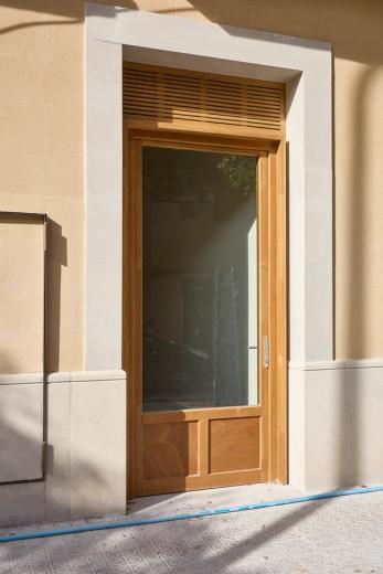 València 595 - Rogent 30-32 entrada de l'edifici