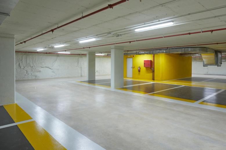 Parking amplio Enamorats 40-44