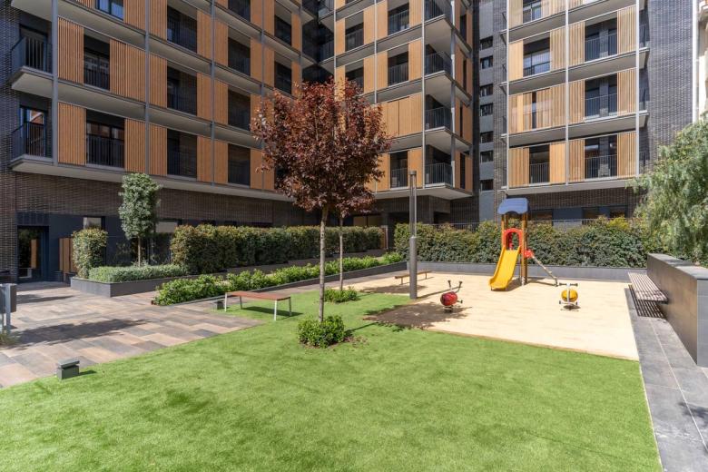 Zona enjardinada i parc infantil Espronceda 254 - 274