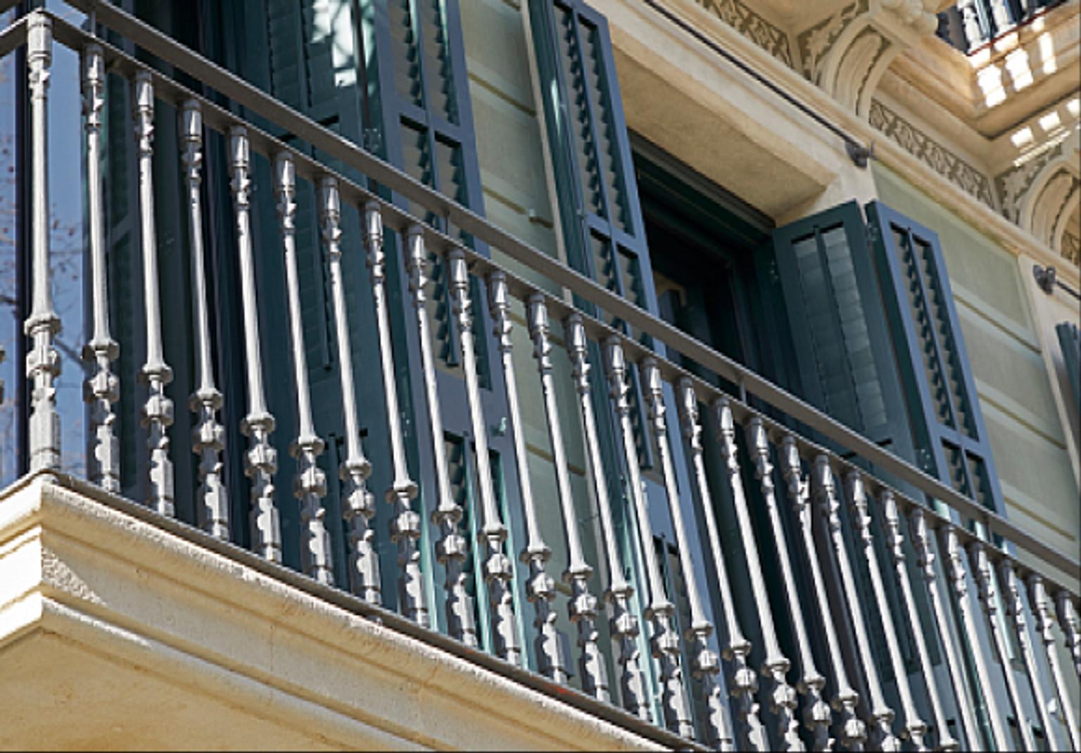 Passeig de gracia balcon