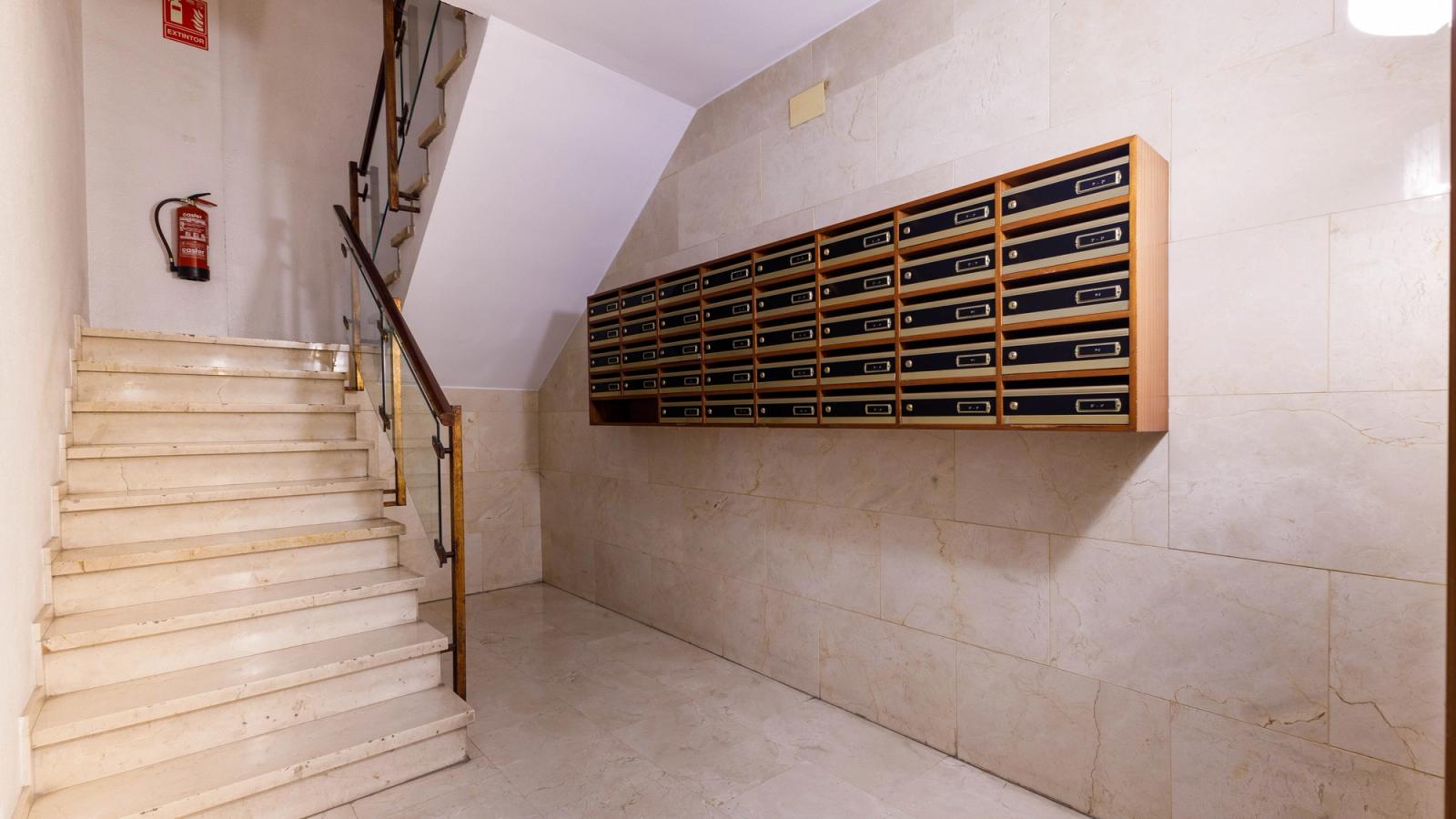 J.TARRADELLAS, 91 101- ENTENÇA, 236 - 3