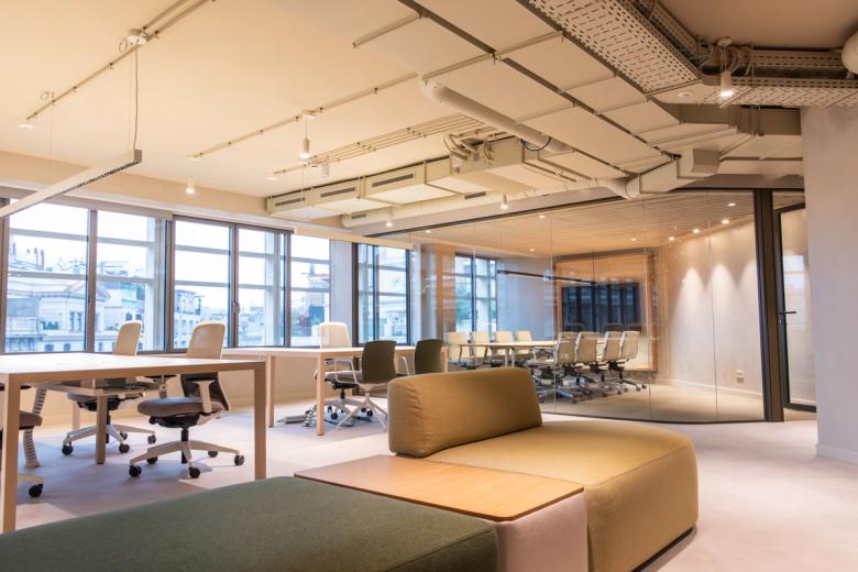 Offices with plenty of natural light Diputació 303