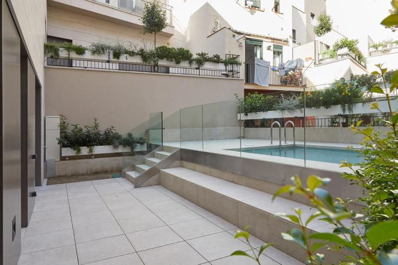 Piscina privada als baixos Illa Augusta