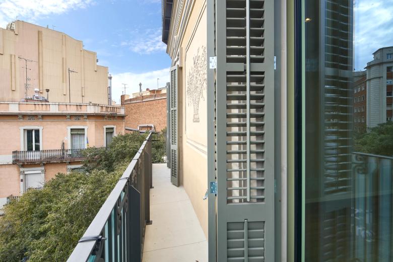 València 595 - Rogent 30-32 balcó