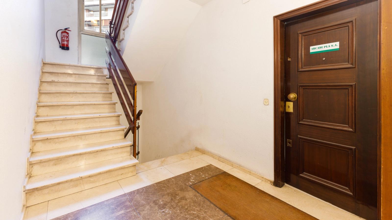 J.TARRADELLAS, 91 101- ENTENÇA, 236 - 5