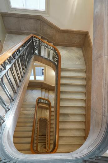 Main staircase - Ample 11 - 13