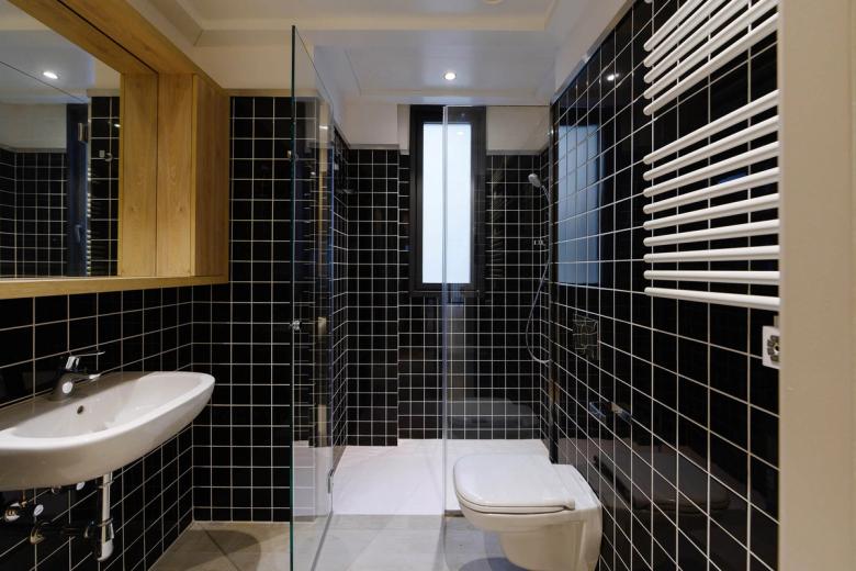 Bathroom - Ample 11 - 13