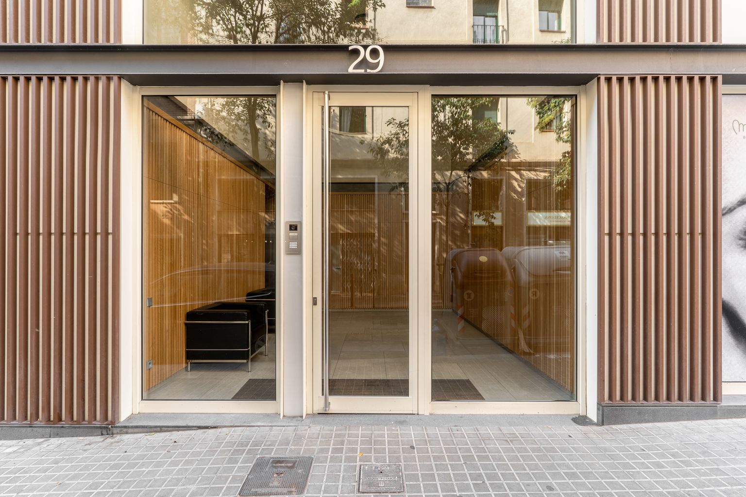 Accessos a l'edifici Sagués 29 - Avenir 61