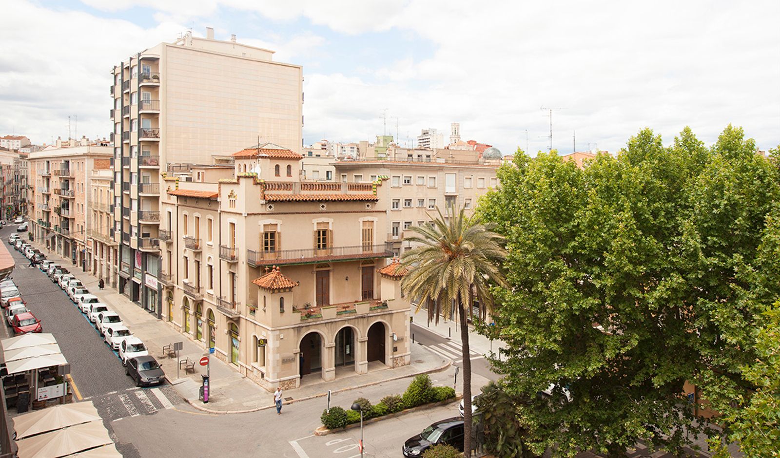 PLAÇA DE LES PALMERES, 6-7 · FIGUERES - 2