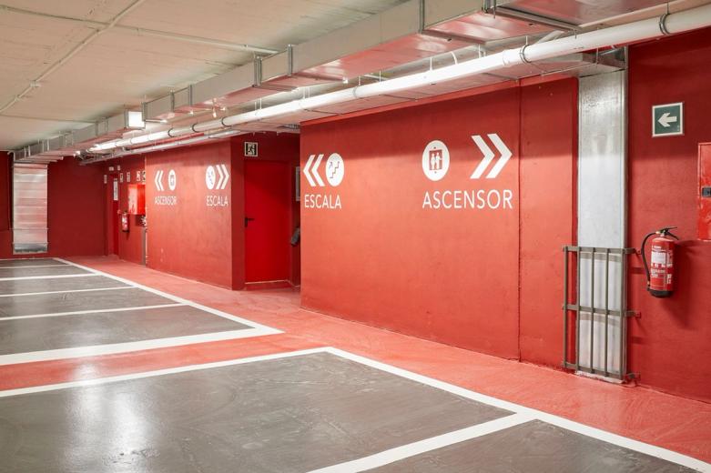 Accesos parking Enamorats 40-44