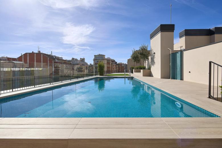 València 595 - Rogent 30-32 piscina comunitària 