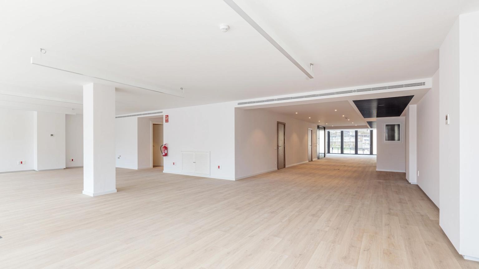 Sustainable offices at Aragó 182 - Spacious and bright spaces